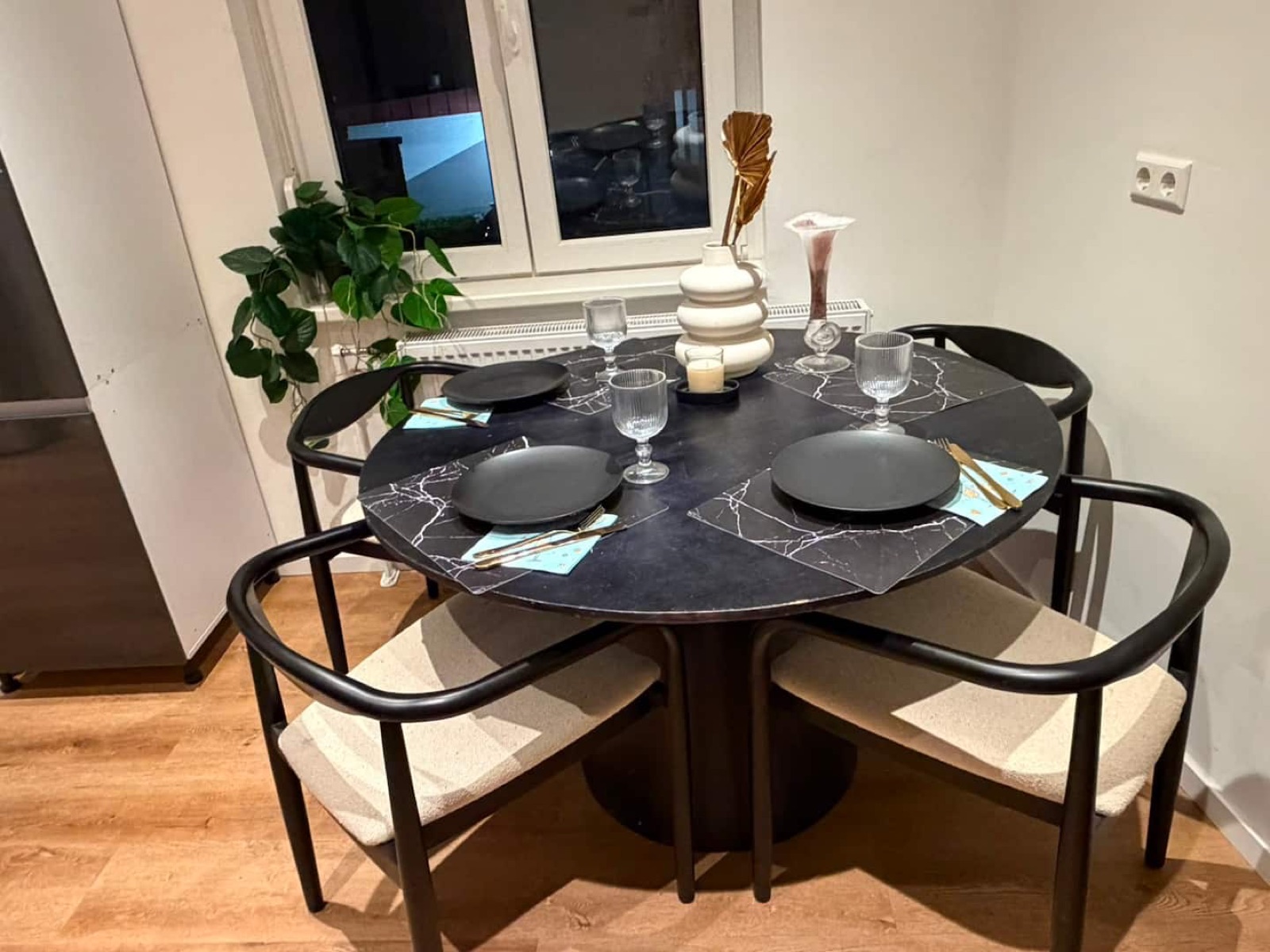 Essbereich mit rundem Tisch