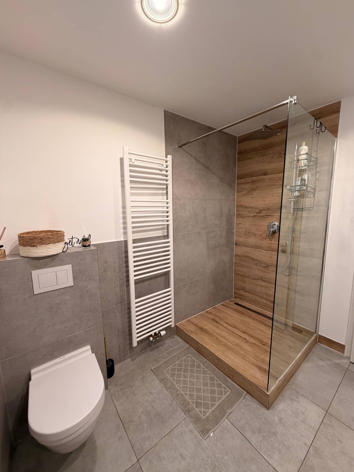 Bad mit Walk-in-Regendusche